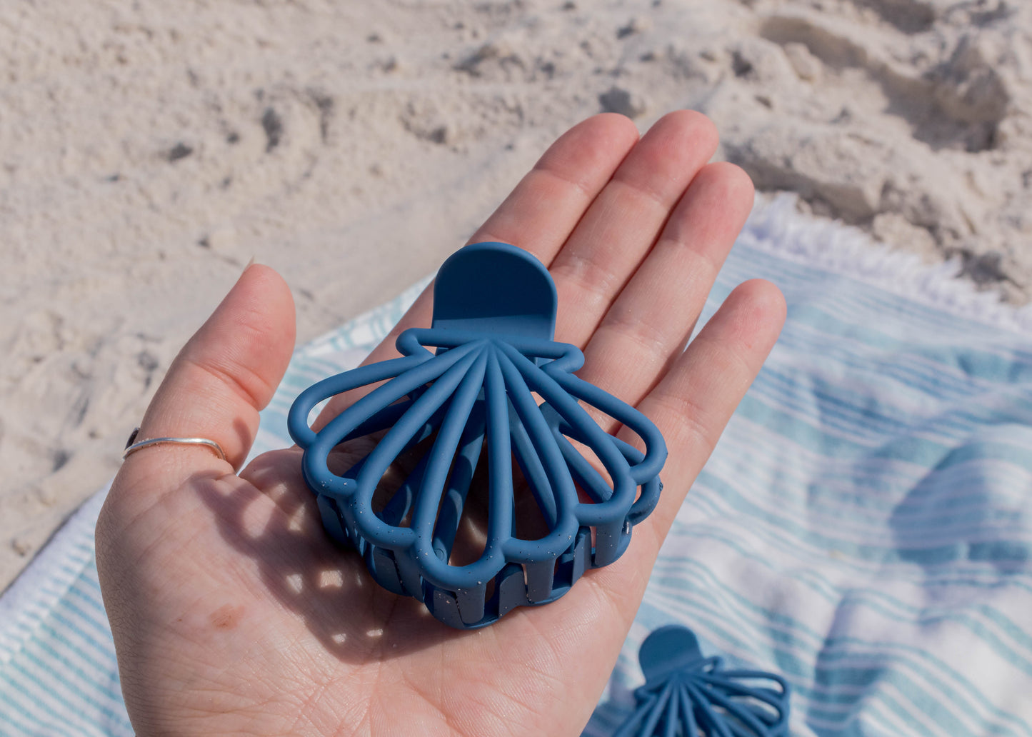 Blue Clam Shell Claw Clip