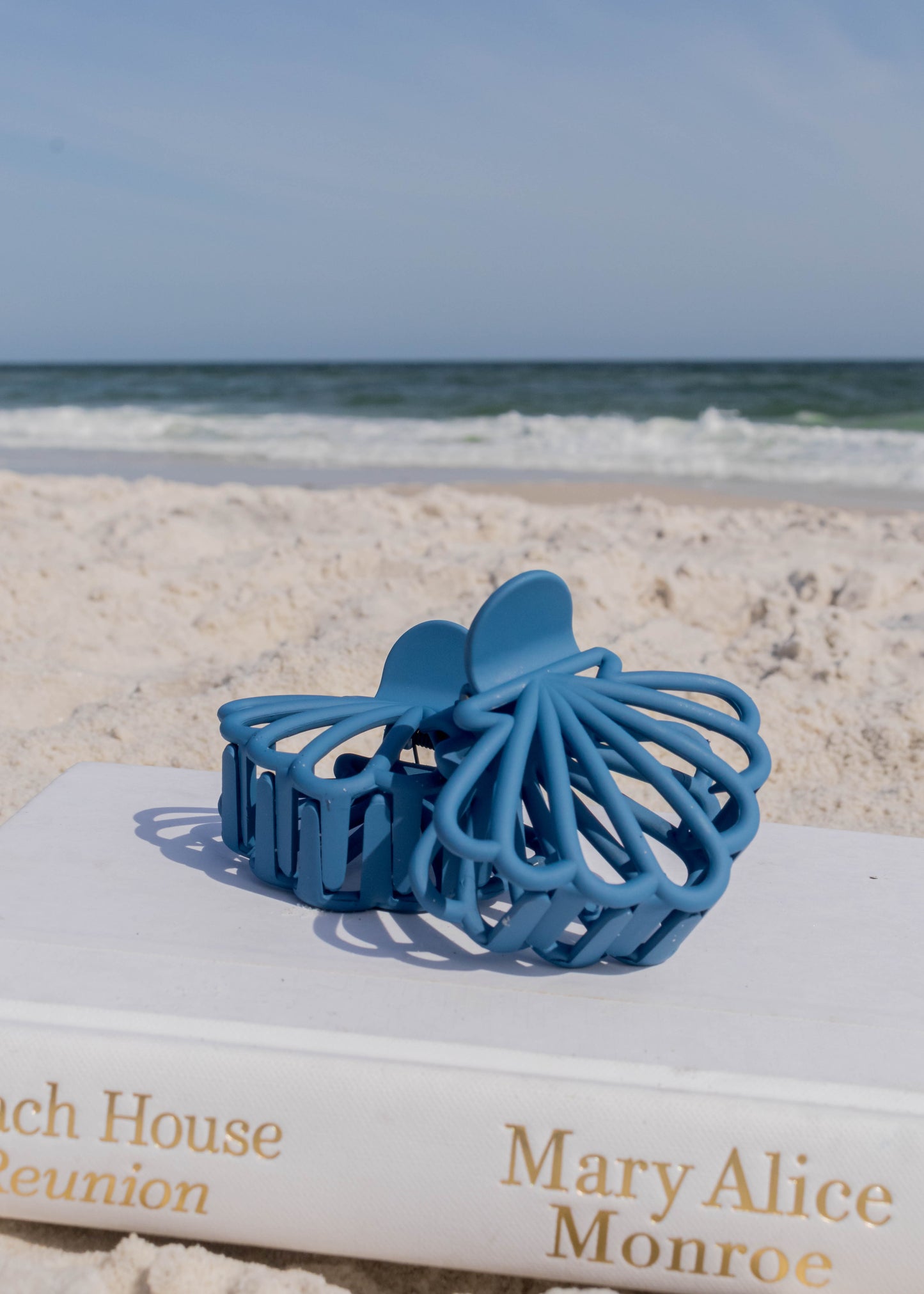 Blue Clam Shell Claw Clip